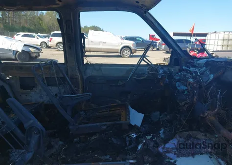 1996 Chevrolet Tahoe C1500 z USA, uszkodzony, nr VIN 1GNEC13R8TJ338300